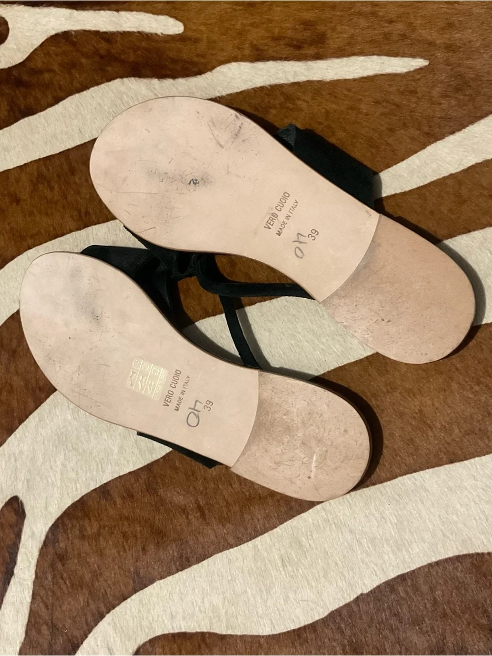 Nila & Nila Crystal Embellished Black Suede Thong Sandal Italy Luxury Size 8.5